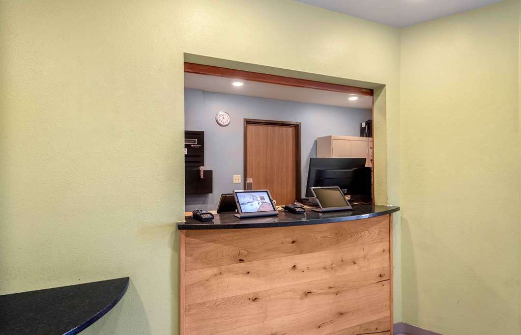 Extended Stay America Select Suites Colorado Springs Airport - photo 4