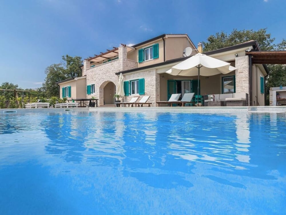 Villa Martha in Central Istria with private pool wellness & table tennis for 12 persons — 4-Star Luxury Hotel in Zminj, Croatia