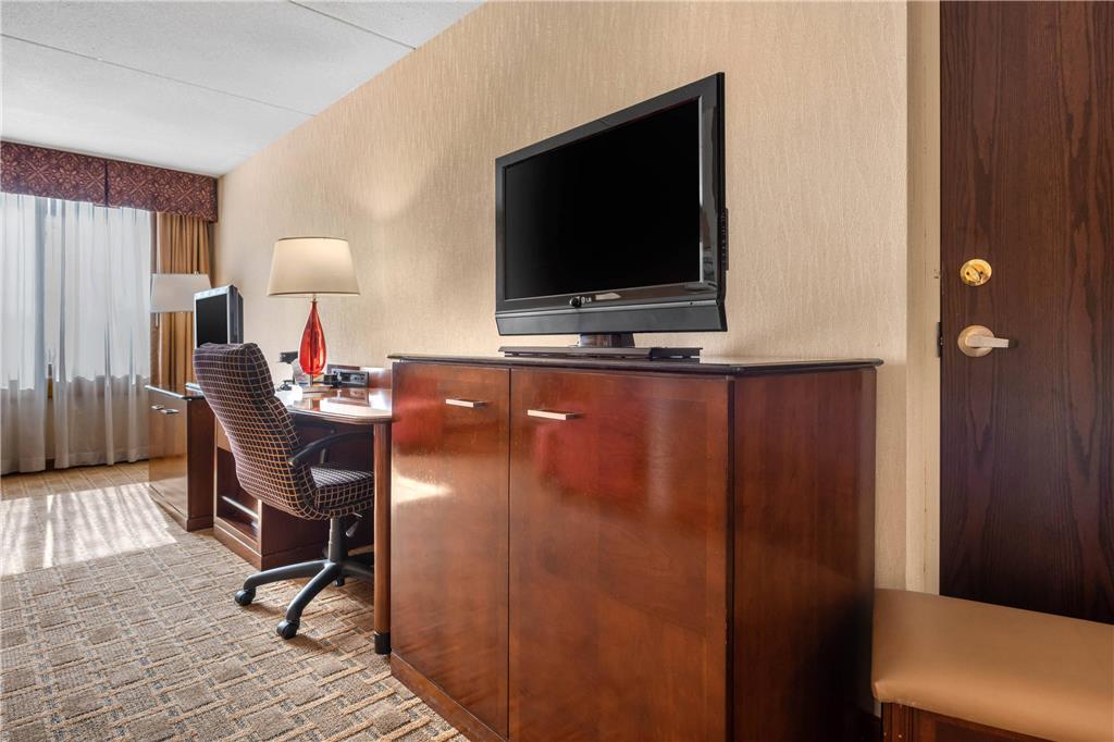 Clarion Hotel Conference Center on Lake Erie - photo 23