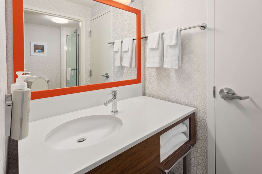 Hampton Inn & Suites Scottsburg - photo 16