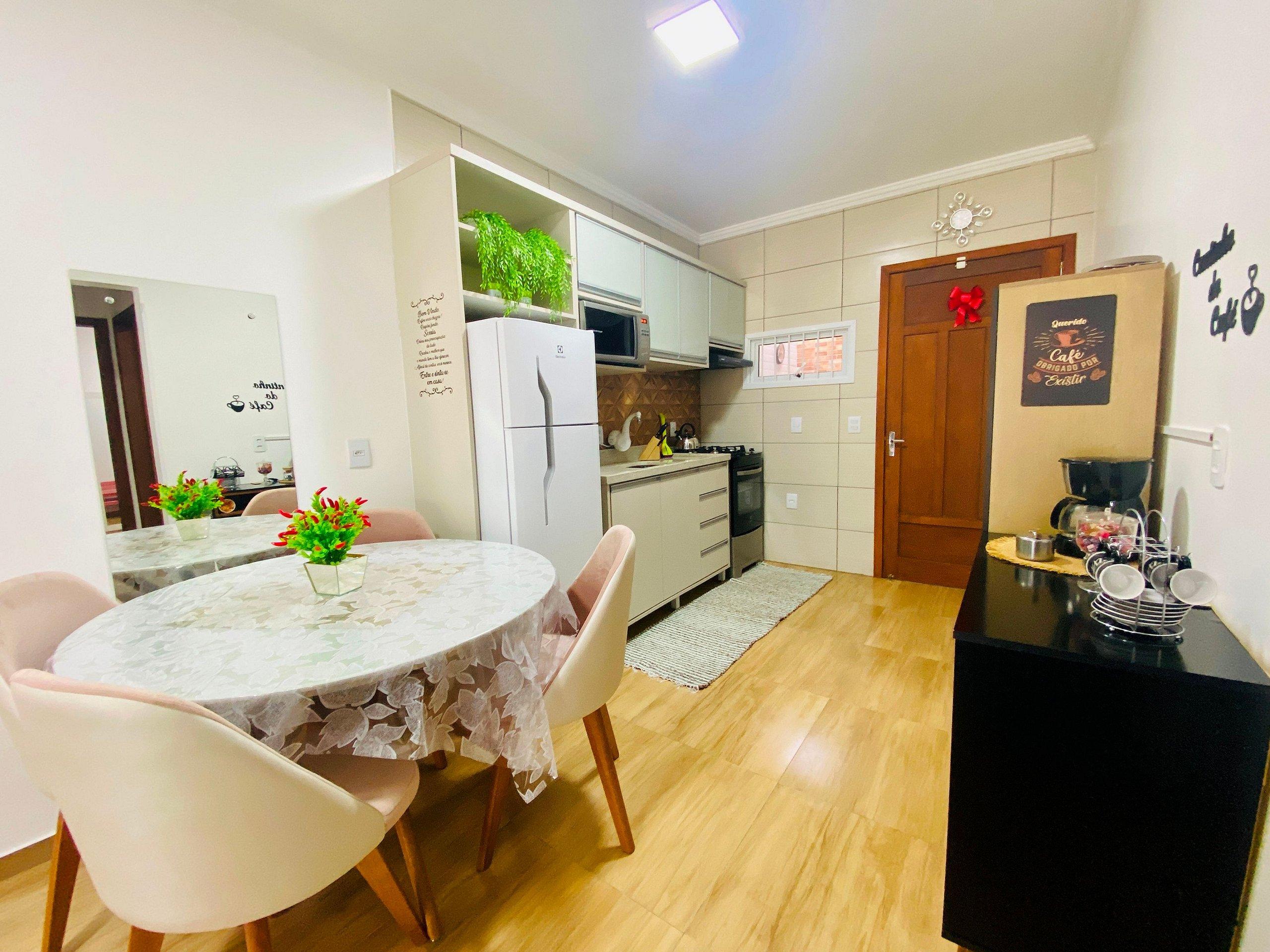 Aconchego e Economia Lareira Ar Condicionado WI Fi Espaço Gourmet in Canela, Brasil