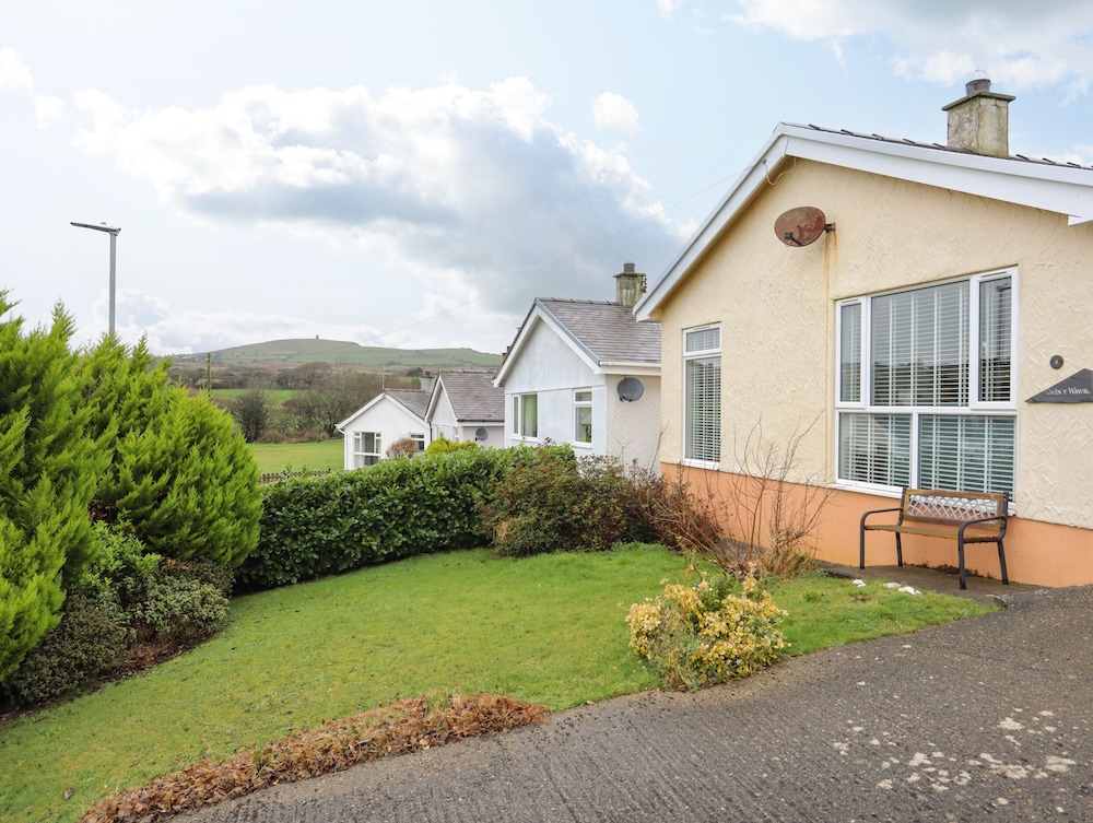 Gwen Y Wawr in Pwllheli, United Kingdom