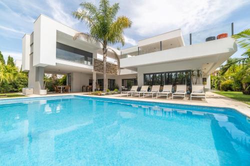 Villa Mirage — 4-Star Luxury Hotel in Seixal, Portugal