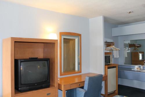 Economy Inn Watsonville - photo 14