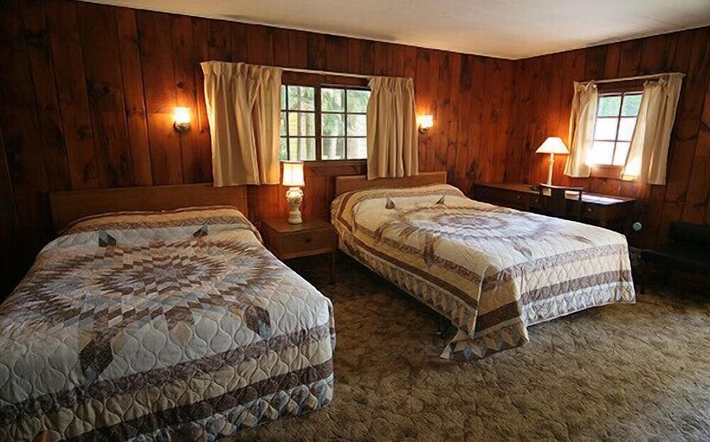 Lee's Motel and Cottages - photo 4