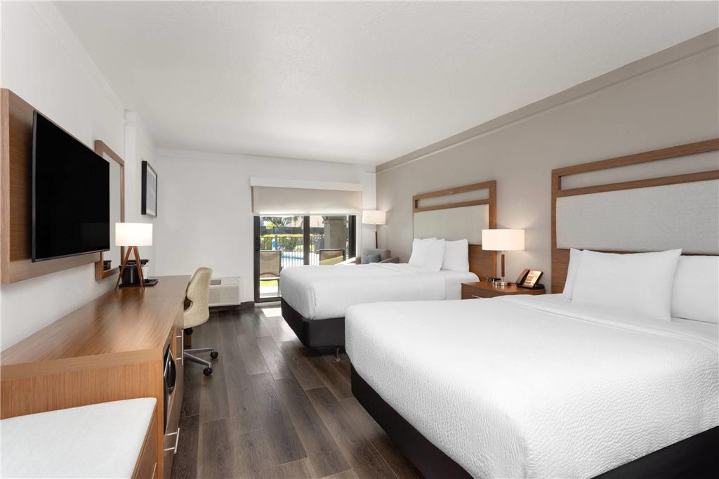 La Quinta Inn & Suites by Wyndham Ft Lauderdale Cypress Cr - photo 19