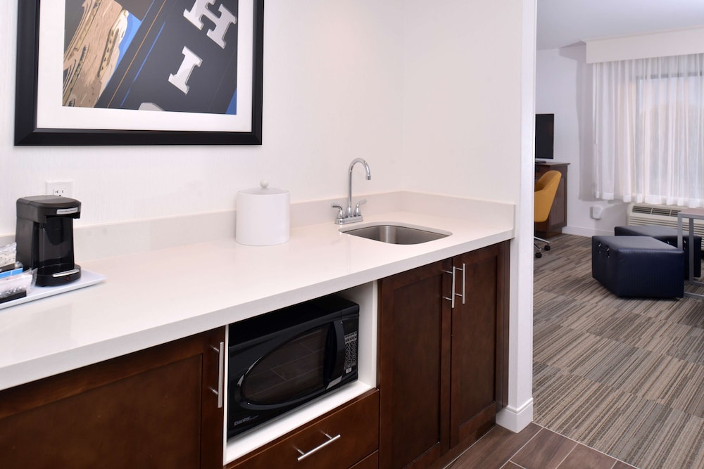 Hampton Inn & Suites Ann Arbor West - photo 26