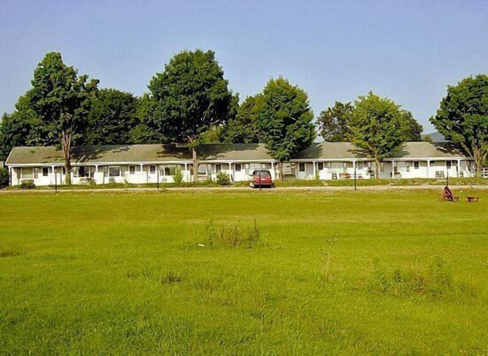 West Road Motel - photo 8