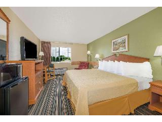 Days Inn by Wyndham Ottumwa - photo 9