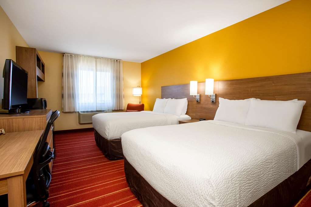Days Inn by Wyndham Marquette - photo 18