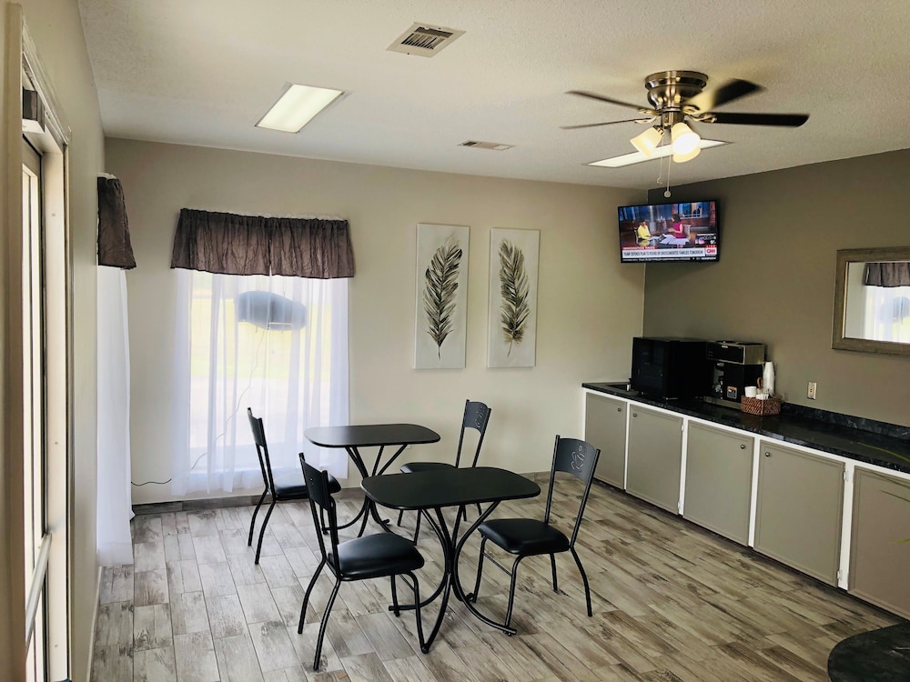 Americas Best Inn Brinkley - photo 5