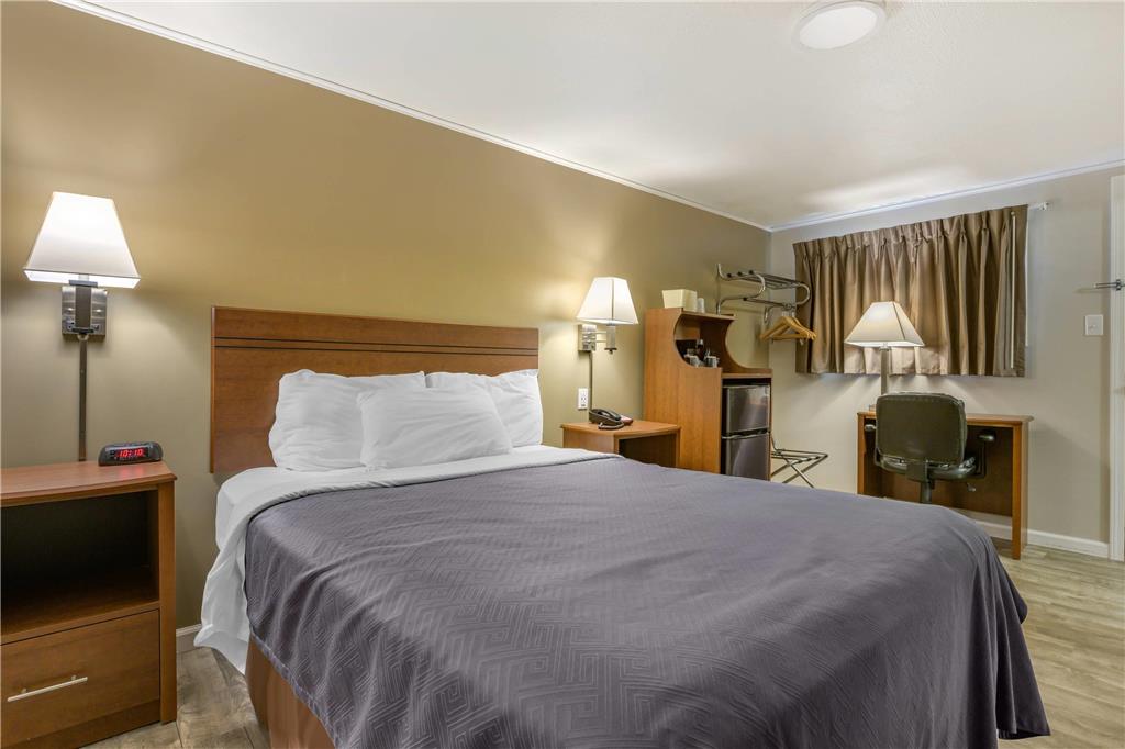 Econo Lodge Bellefonte I 99 - photo 14