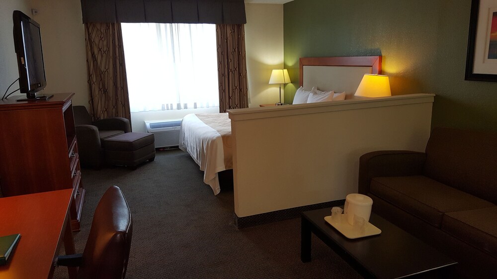 Quality Inn & Suites Hotel West Chester - photo 15