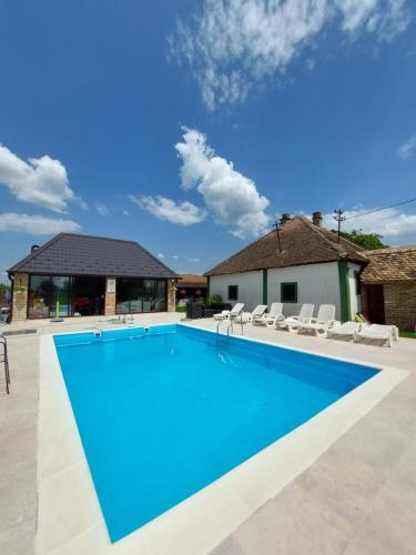 Imanje sa bazenom in Obrenovac, Serbia