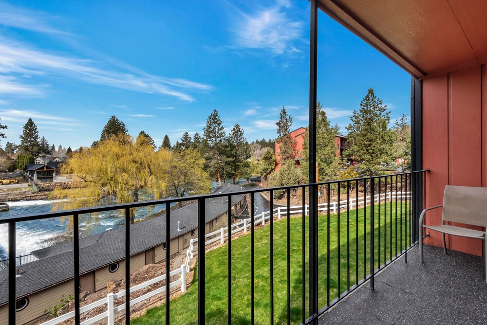 Bend Riverside Inn & Suites - photo 282