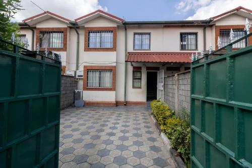 Rosa Luxury Villa near Jomo Kenyatta International Airport JKIA — 4-Star Luxury Hotel in Nairobi, Kenya