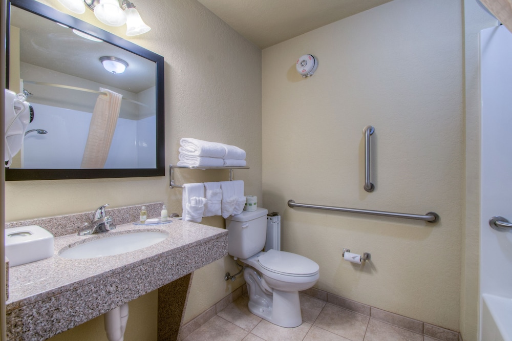 Cobblestone Inn & Suites Rugby - photo 25