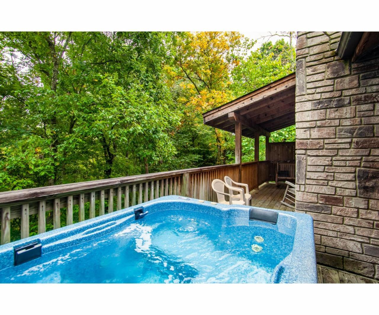 Peekaboo with Hot Tub Pool Table and Jacuzzi in Pigeon Forge, United States