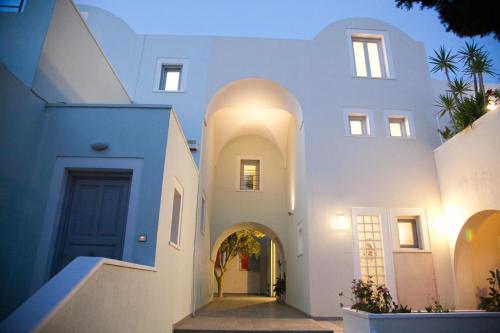 Atrium Villa — 4-Star Luxury Hotel in Fira, Greece