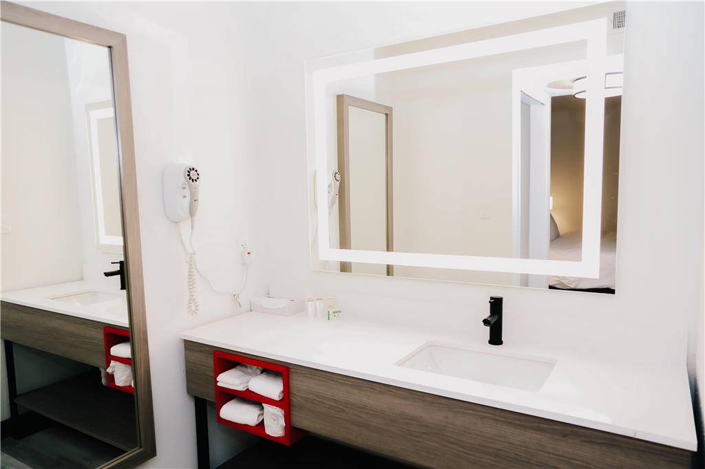 Hawthorn Suites by Wyndham Tinton Falls - photo 38