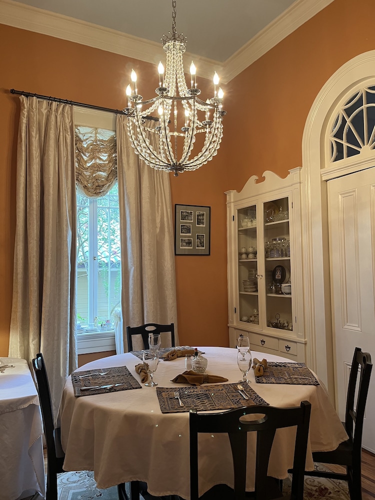 Happy Place BnB — 5-Star Luxury Hotel in New Orleans, United States