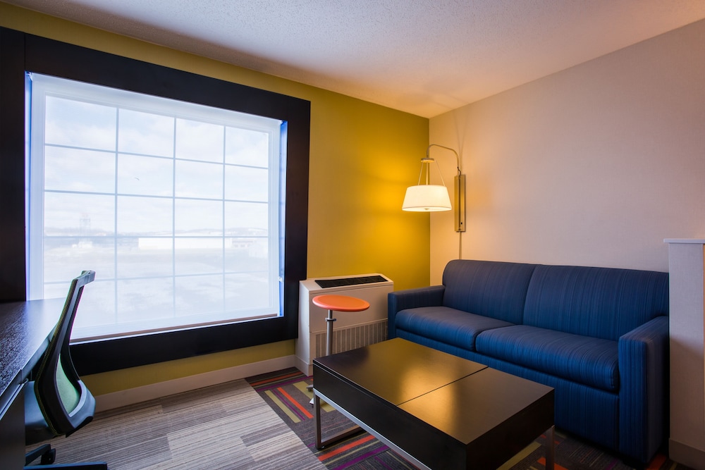 Holiday Inn Express & Suites Reading by IHG - photo 21
