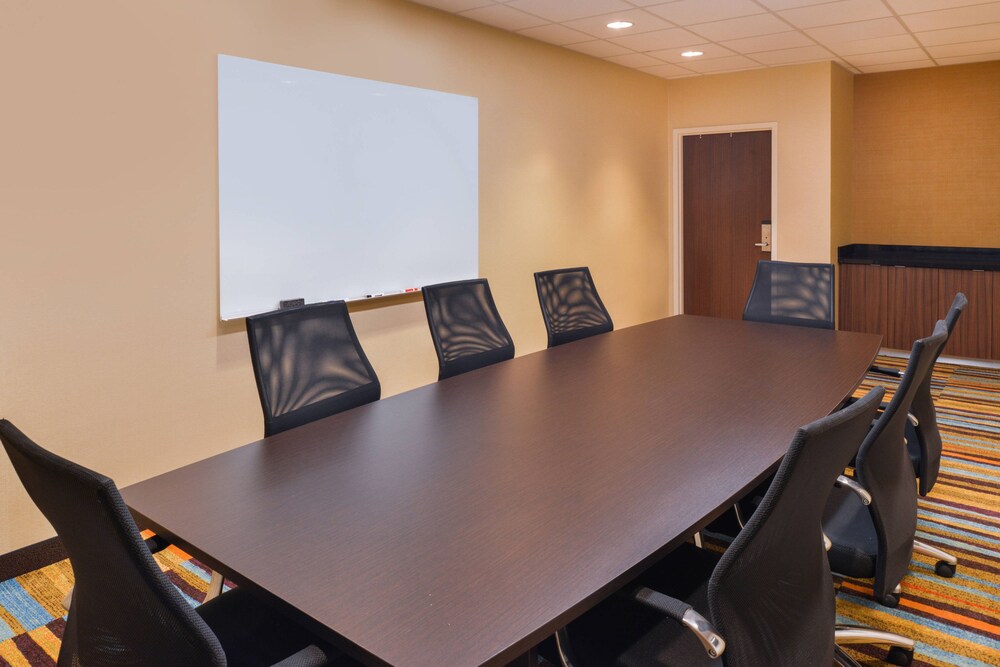 Fairfield Inn & Suites by Marriott Coralville - photo 37