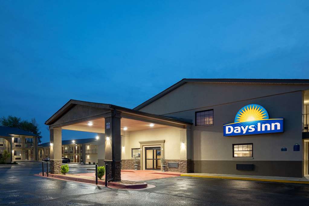 Days Inn & Suites by Wyndham Athens Alabama - featured photo