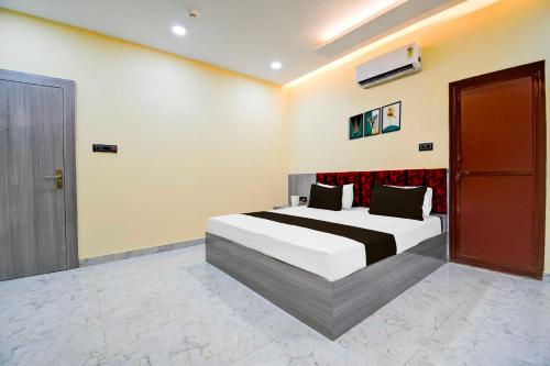 Collection O Gorakhpur Bharat Mata Mandir in Gorakhpur, India