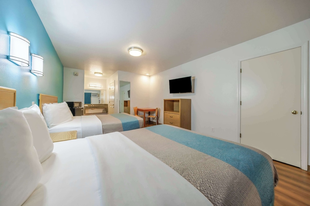 Motel 6 Canby OR - photo 13