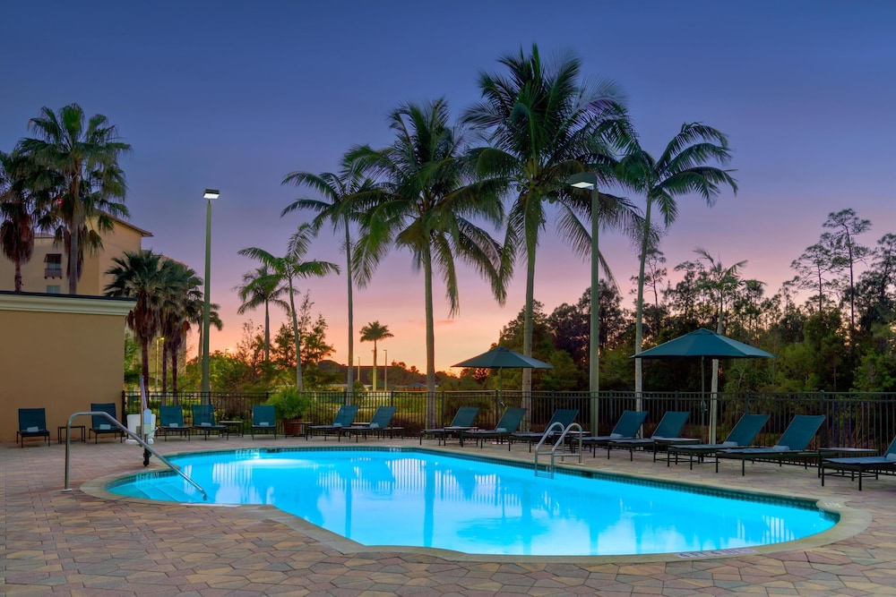Embassy Suites by Hilton Fort Myers Estero - photo 35