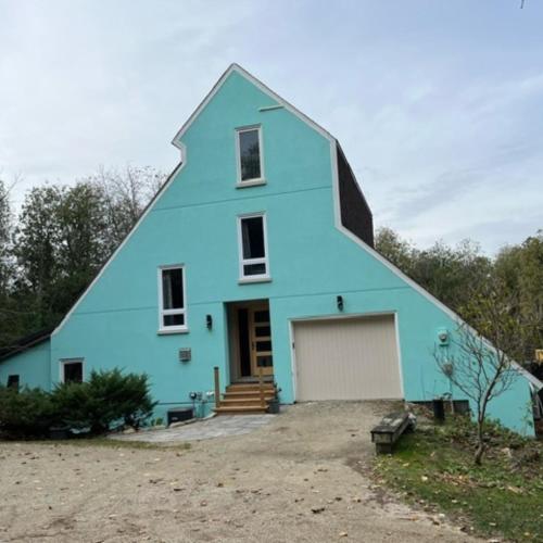 Riverside Retreat with Sauna & Hot Tub in Elora in Kitchener, Canada