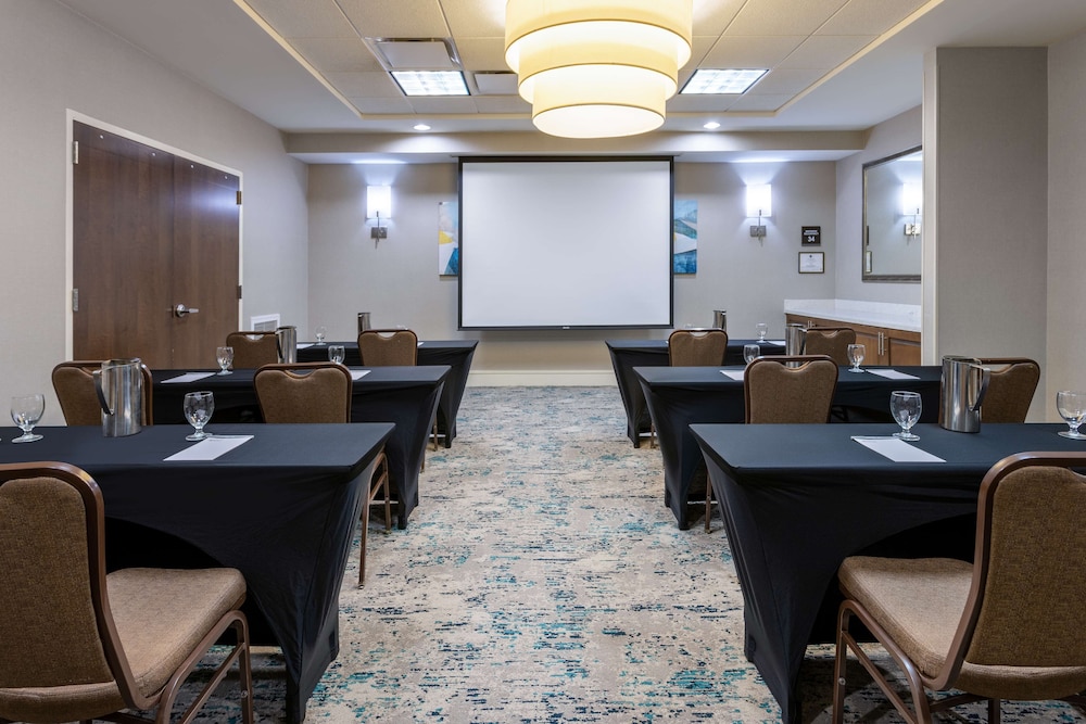 Hilton Garden Inn Roanoke - photo 42