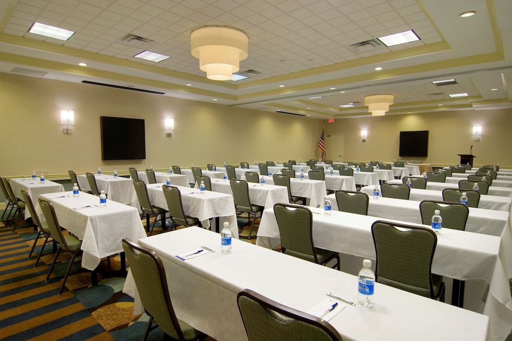 Hilton Garden Inn Waldorf - photo 33