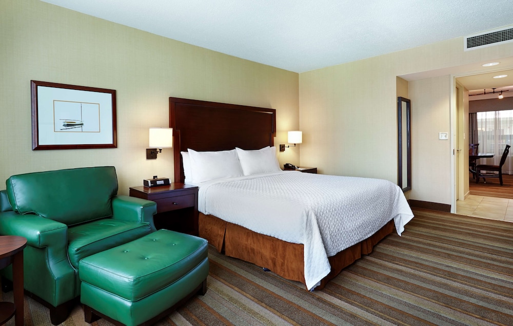 Embassy Suites by Hilton Parsippany - photo 15