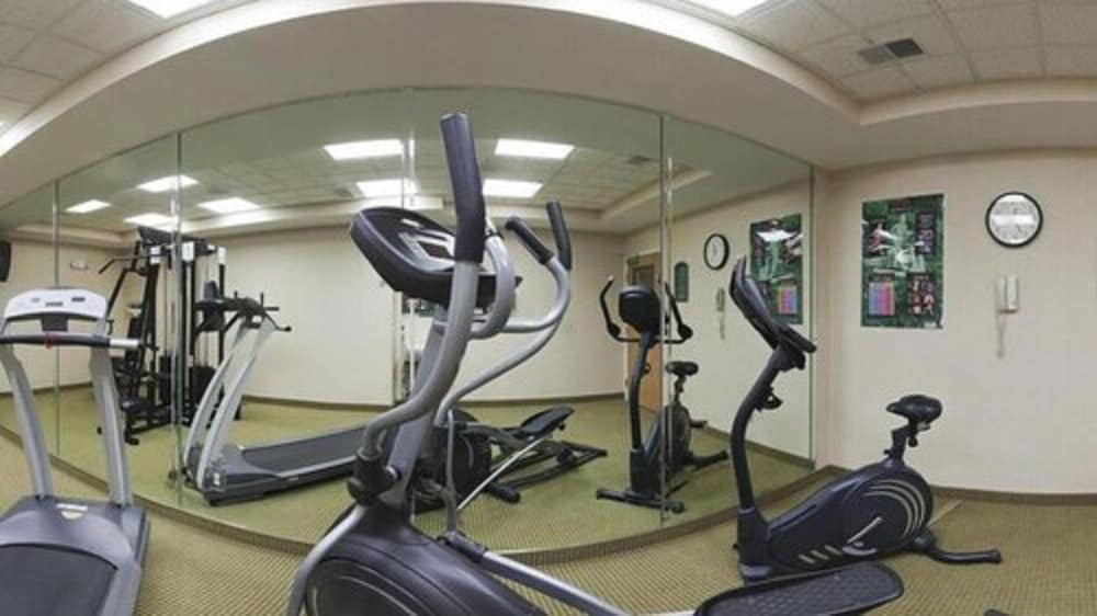 Holiday Inn Express Hotel & Suites Defiance by IHG - photo 11