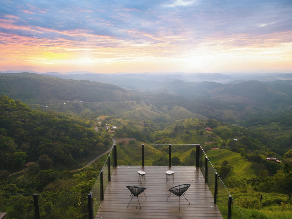 Amalú Luxury View Cabins — 5-Star Luxury Hotel in Monteverde, Costa Rica