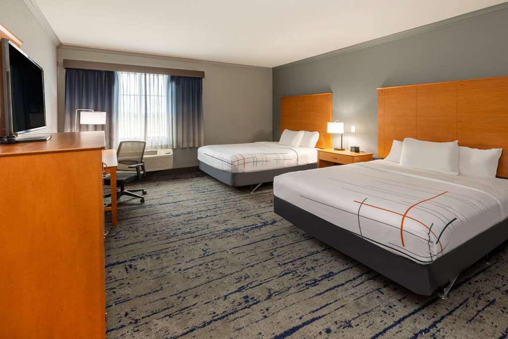 La Quinta Inn & Suites by Wyndham Bridgeport - photo 10