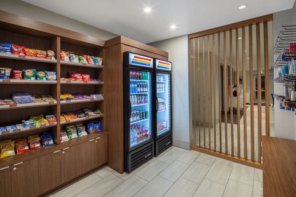 Holiday Inn Express & Suites Chico by IHG - photo 27