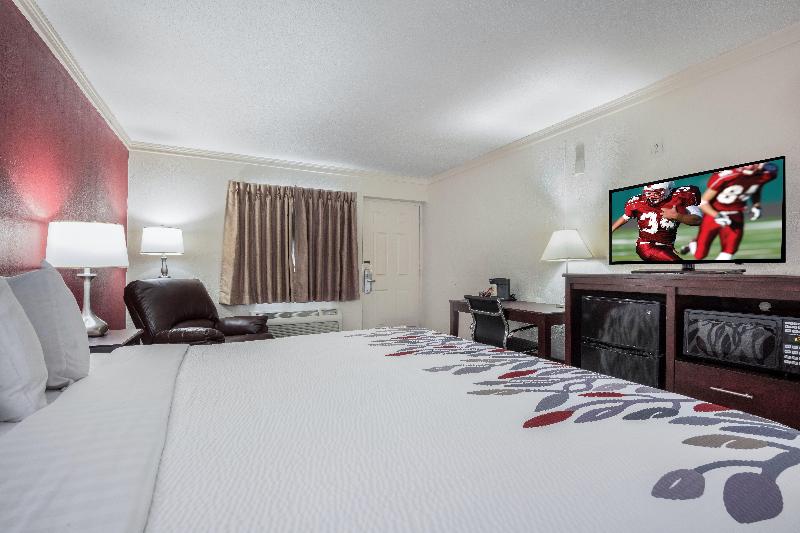 Red Roof Inn Forrest City - photo 17