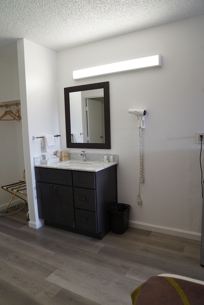 Super 8 by Wyndham Fernley - photo 24