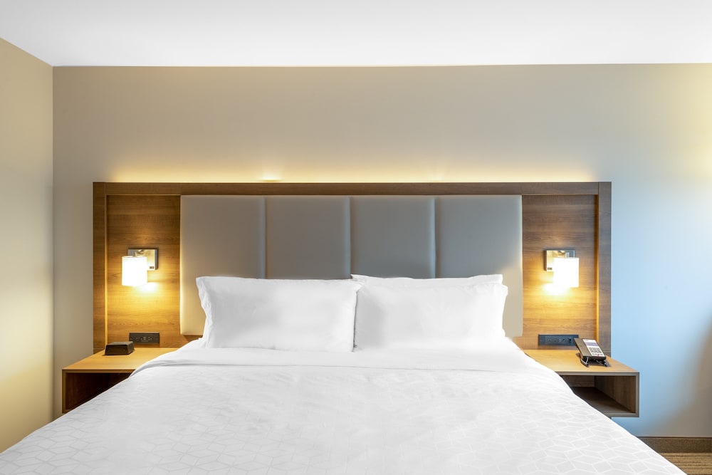 Holiday Inn Express & Suites Phoenix Airport North by IHG - photo 51