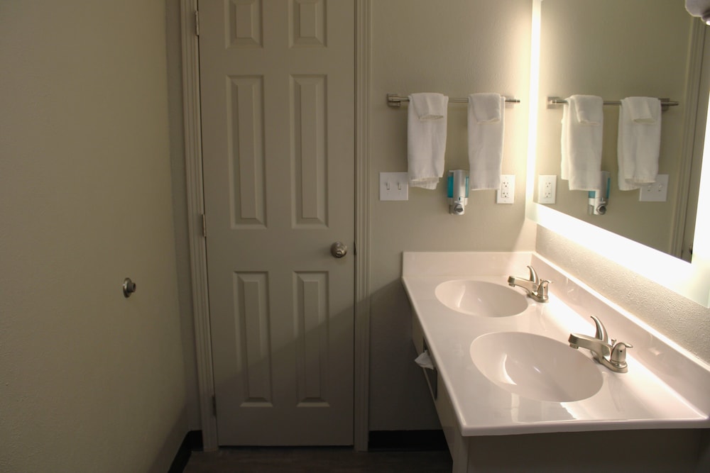 Super 8 by Wyndham Lamar - photo 29
