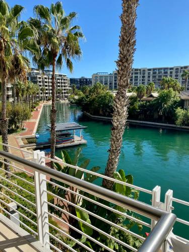 Modern beautiful 1 bed with views V&A Waterfront — 4-Star Luxury Hotel in Cape Town, South Africa