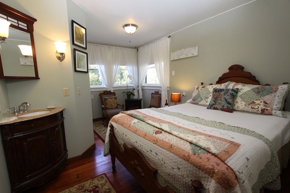 Kelley & Young Wine Garden Inn - photo 8