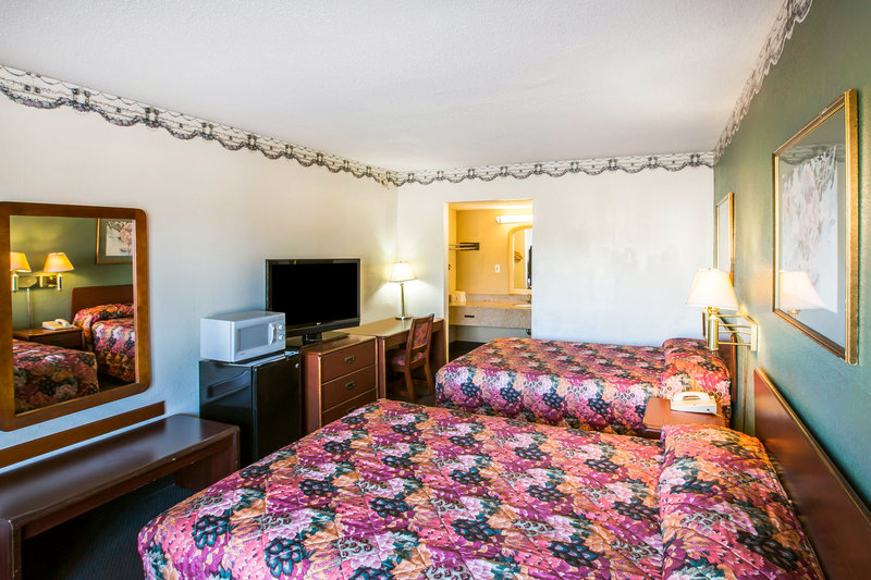 Relax Inn Milledgeville - photo 13