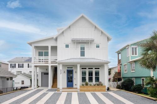 TresSea by Bryant Real Estate in Kure Beach, United States
