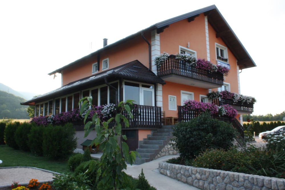 Plitvice Pension Perisic — 4-Star Luxury Hotel in Korenica, Croatia