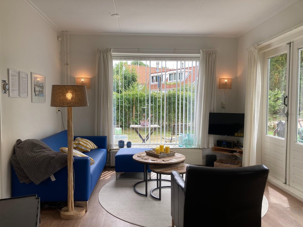 Cozy Holiday Home in Koudekerke Zealand With Terrace — 4-Star Luxury Hotel in Koudekerke, Netherlands