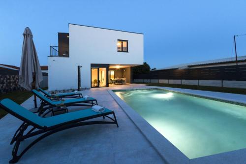 Villa Moderna near Pula for 8 people with 32 m2 private pool — 4-Star Luxury Hotel in Pula, Croatia